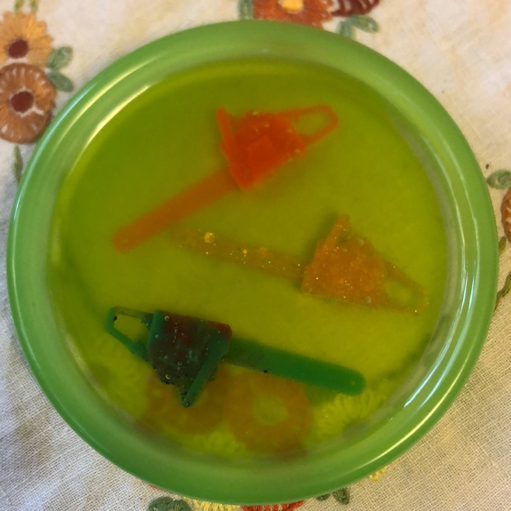 Handmade resin chainsaw tray